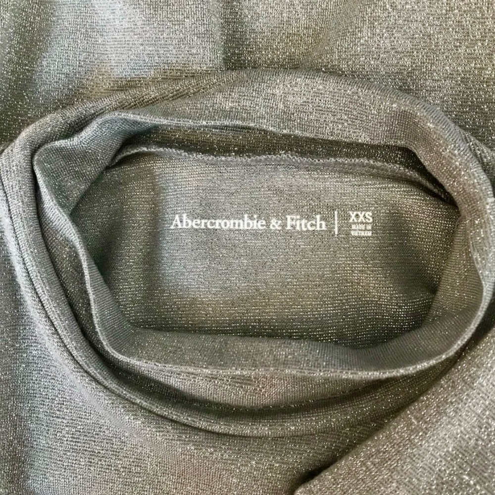 A&F Brand New Women’s Metallic Silver Fitted LS Mock Neck Crop Top size XXS NWT - Picture 11 of 16